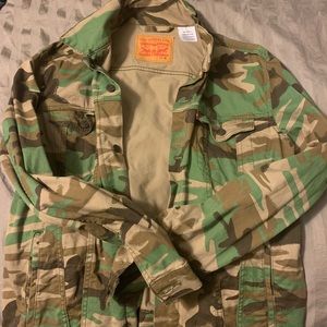 Levi’s Mens Trucker Jacket in camo